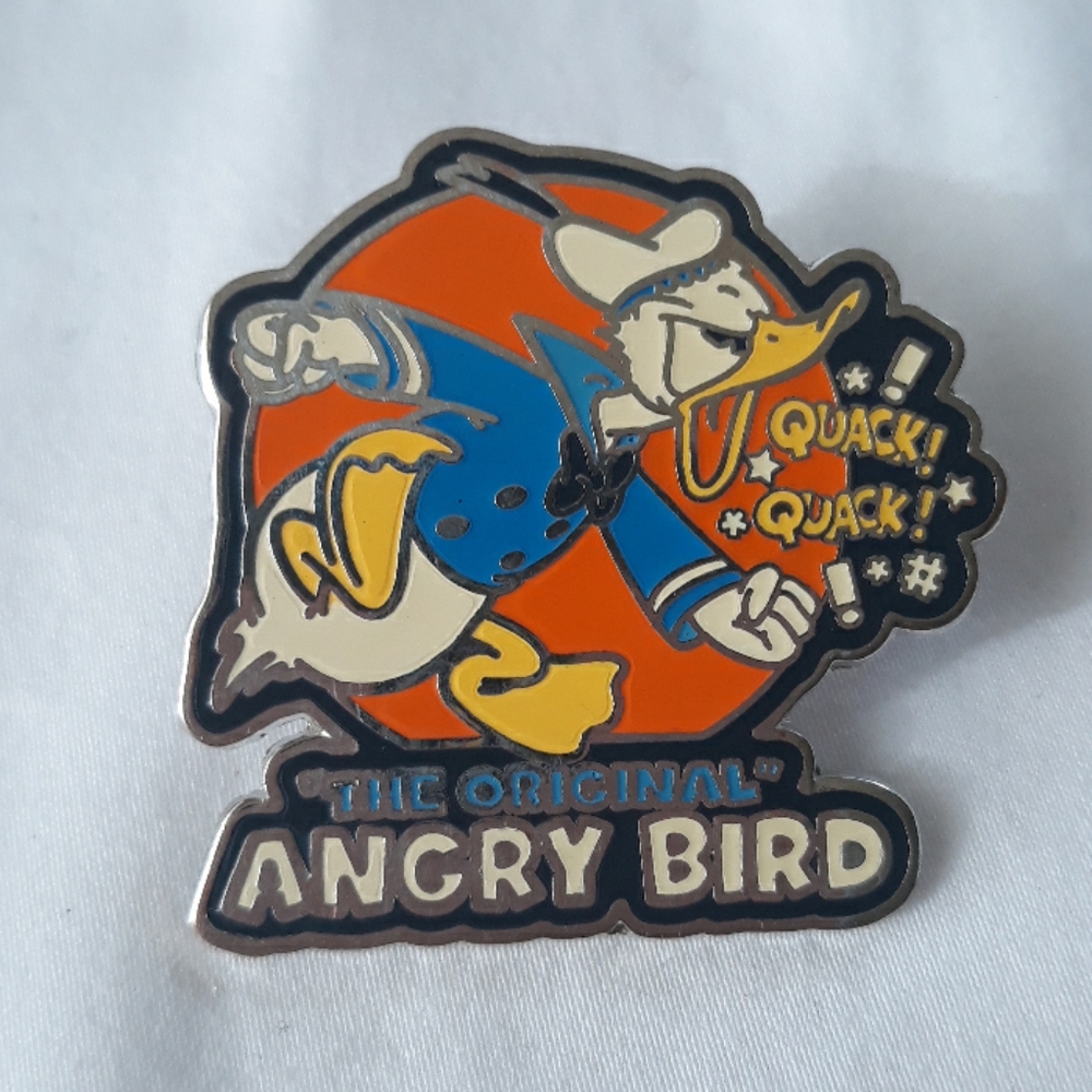 ❤… Disney Donald Duck Broach lapel Pin